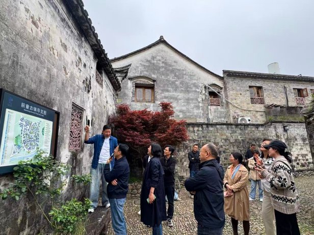 为深化“大手牵小手”马克思主义一号体