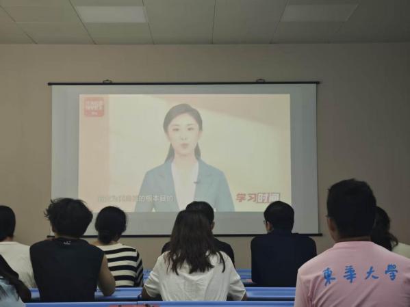 引导党员学子牢记初心使命