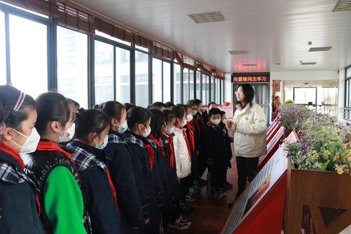 30余名东华附校学子走进东华 身临其