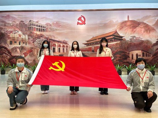 青年学子深入开展“传承雷锋精神